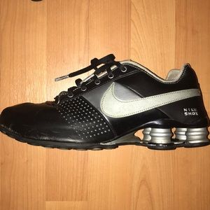 Black Nike Shox